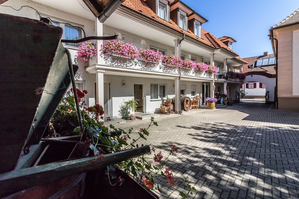 Hotel Loewen Garni Oberrimsingen Exterior photo